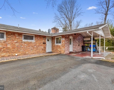 9920 Pinehurst Avenue - Photo Thumbnail 3
