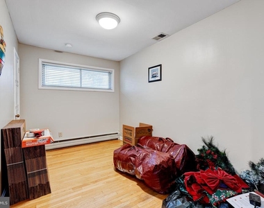 9920 Pinehurst Avenue - Photo Thumbnail 26