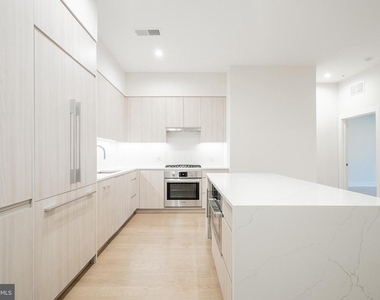 701 Swann Avenue - Photo Thumbnail 11