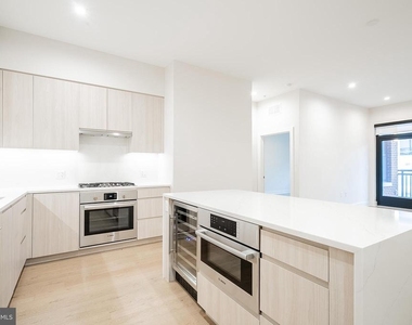 701 Swann Avenue - Photo Thumbnail 12