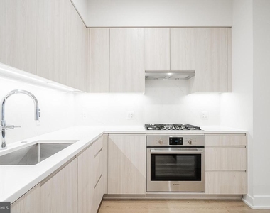 701 Swann Avenue - Photo Thumbnail 14