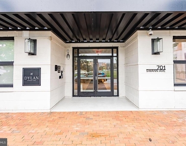 701 Swann Avenue - Photo Thumbnail 4