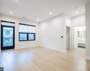 701 Swann Avenue - Photo Thumbnail 17