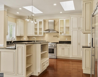 2138 Patrick Henry Drive - Photo Thumbnail 20
