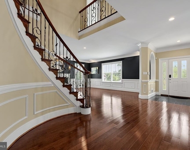 2138 Patrick Henry Drive - Photo Thumbnail 7