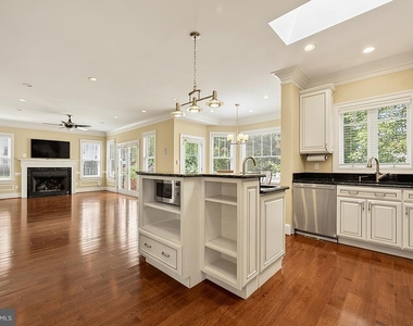 2138 Patrick Henry Drive - Photo Thumbnail 16