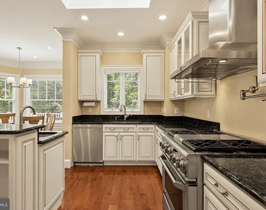2138 Patrick Henry Drive - Photo Thumbnail 17