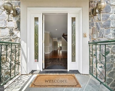 2138 Patrick Henry Drive - Photo Thumbnail 5