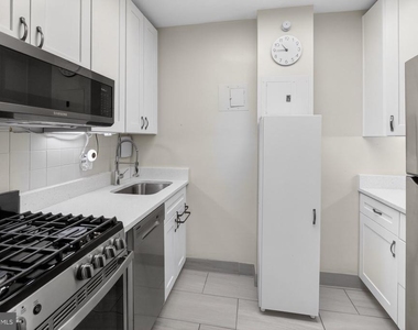 1121 Arlington Boulevard - Photo Thumbnail 6