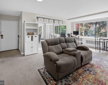 1121 Arlington Boulevard - Photo Thumbnail 4