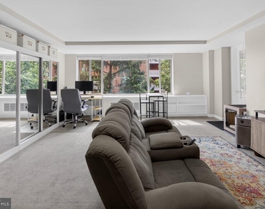 1121 Arlington Boulevard - Photo Thumbnail 2
