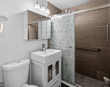 1121 Arlington Boulevard - Photo Thumbnail 7