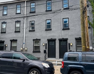 109 W Thompson Street - Photo Thumbnail 4