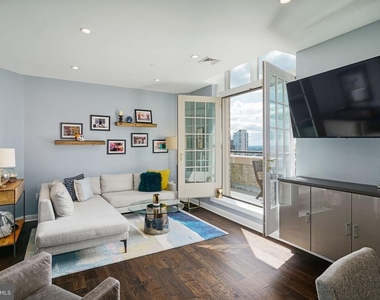111 S 15th Street - Photo Thumbnail 8