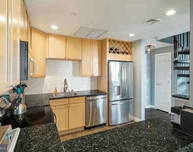 111 S 15th Street - Photo Thumbnail 3