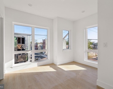 2400 W Montgomery Avenue - Photo Thumbnail 1