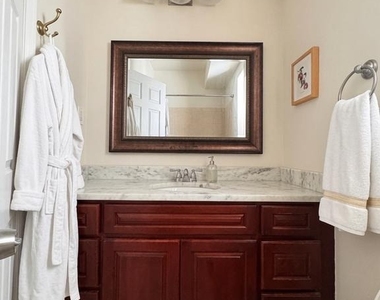 929 S 13th Street - Photo Thumbnail 7