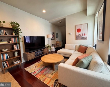 929 S 13th Street - Photo Thumbnail 5