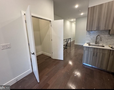 1221 N 15th Street - Photo Thumbnail 3