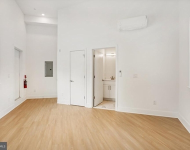 3952 Lancaster Avenue - Photo Thumbnail 2
