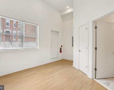 3952 Lancaster Avenue - Photo Thumbnail 3