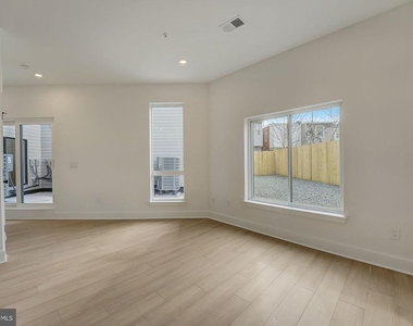4200 Lancaster Avenue - Photo Thumbnail 11