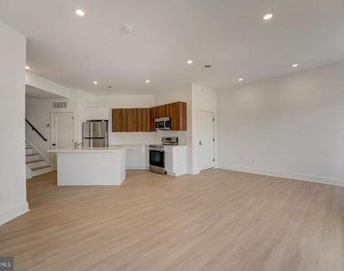 4200 Lancaster Avenue - Photo Thumbnail 4