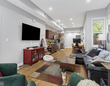 1209 E Susquehanna Avenue - Photo Thumbnail 3