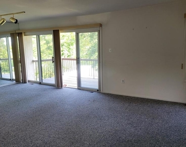 1901 Monroe Lane - Photo Thumbnail 4