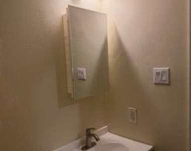 304 Christopher Place - Photo Thumbnail 11