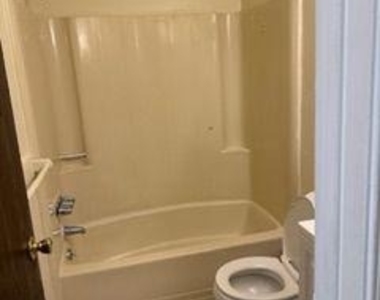 304 Christopher Place - Photo Thumbnail 10