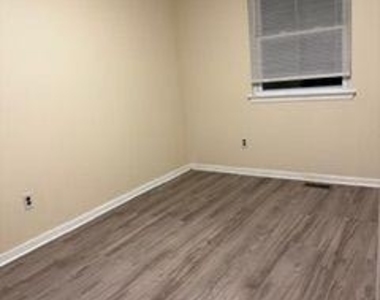 304 Christopher Place - Photo Thumbnail 8