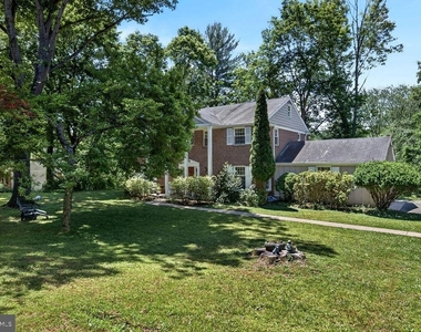 718 Darby Paoli Road - Photo Thumbnail 2
