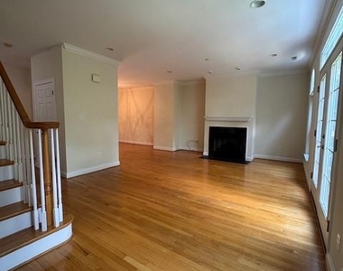748 Moore Avenue - Photo Thumbnail 11