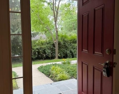 748 Moore Avenue - Photo Thumbnail 2
