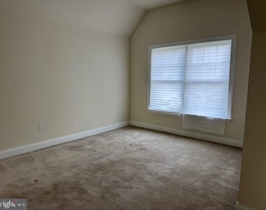 748 Moore Avenue - Photo Thumbnail 31