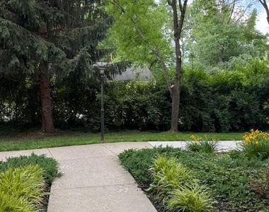 748 Moore Avenue - Photo Thumbnail 4