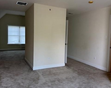 748 Moore Avenue - Photo Thumbnail 33