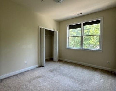 748 Moore Avenue - Photo Thumbnail 23
