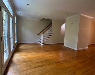 748 Moore Avenue - Photo Thumbnail 10