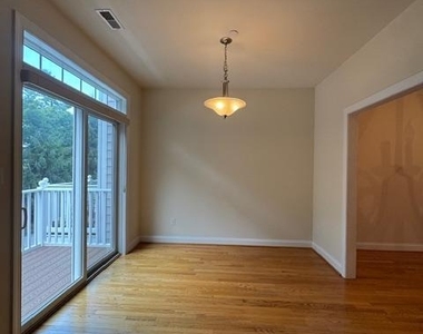 748 Moore Avenue - Photo Thumbnail 16
