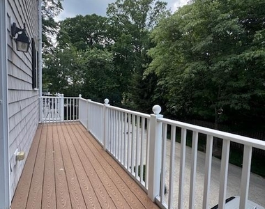 748 Moore Avenue - Photo Thumbnail 19