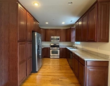 748 Moore Avenue - Photo Thumbnail 15