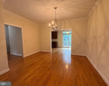 748 Moore Avenue - Photo Thumbnail 13