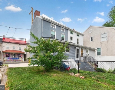 128 E High Street - Photo Thumbnail 5