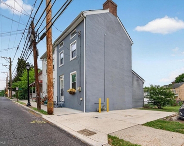 128 E High Street - Photo Thumbnail 4