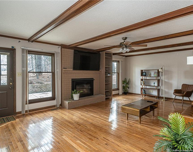 6821 Thames Drive - Photo Thumbnail 13