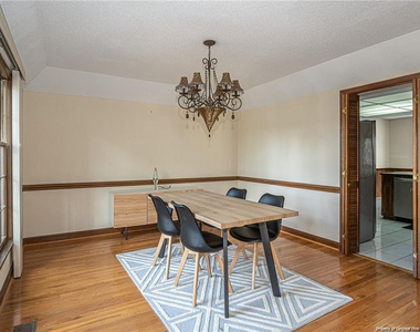 6821 Thames Drive - Photo Thumbnail 8