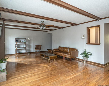 6821 Thames Drive - Photo Thumbnail 12