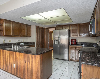 6821 Thames Drive - Photo Thumbnail 17